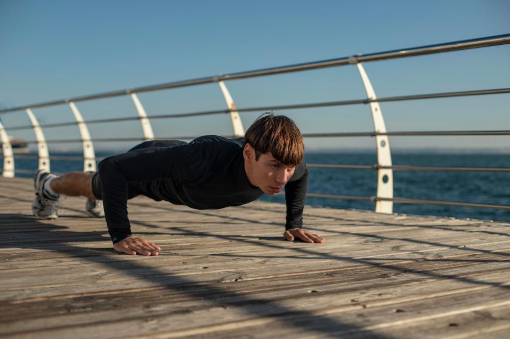 腕立て伏せで姿勢改善｜猫背を直して見た目を変える最短ルート